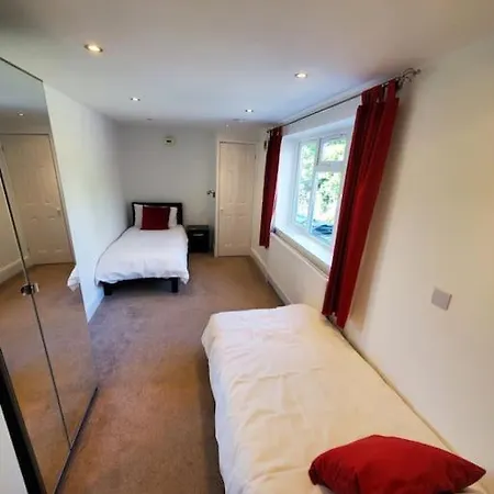 Central Windsor 2 Bedroom Flat With Free Parking Extérieur photo
