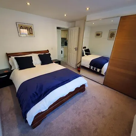 Central Windsor 2 Bedroom Flat With Free Parking Extérieur photo