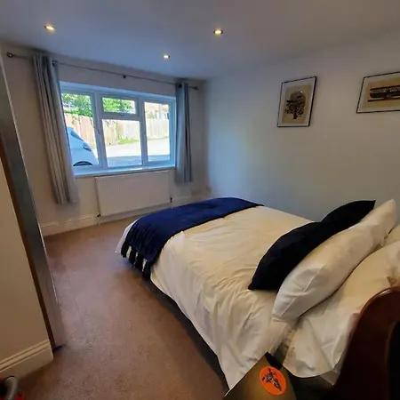 Central Windsor 2 Bedroom Flat With Free Parking Extérieur photo