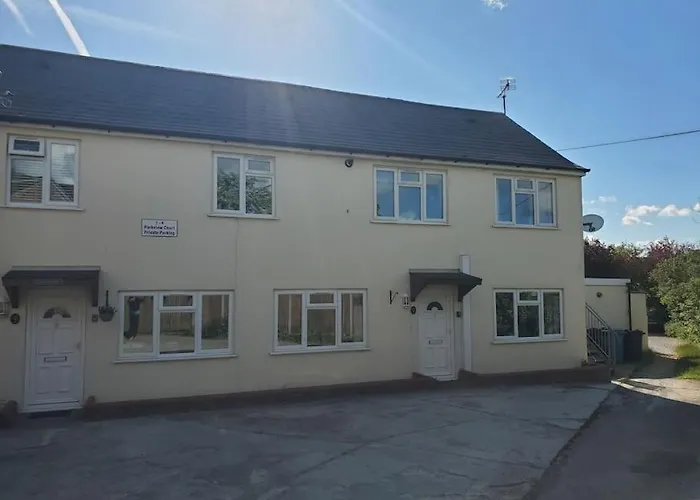 Central Windsor 2 Bedroom Flat With Free Parking
