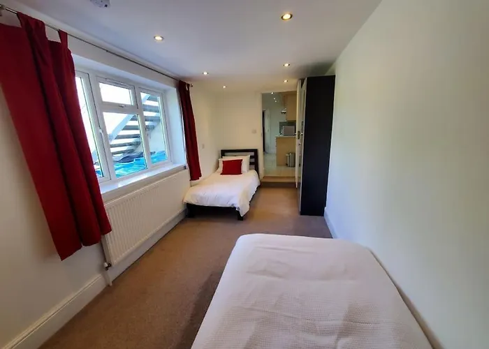 Central Windsor 2 Bedroom Flat With Free Parking