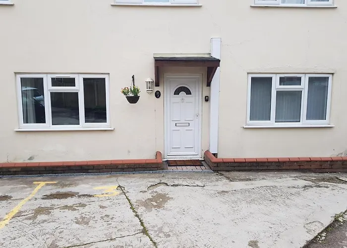 Central Windsor 2 Bedroom Flat With Free Parking